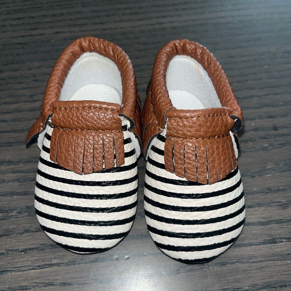 Sweet N Swag Baby fringe Moccasins 0-4 months (Size 1) NWOT - Picture 1 of 5